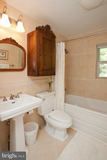 300 Stonington Road Silver Spring, MD 20902 - Photo 3 of 30 Bath