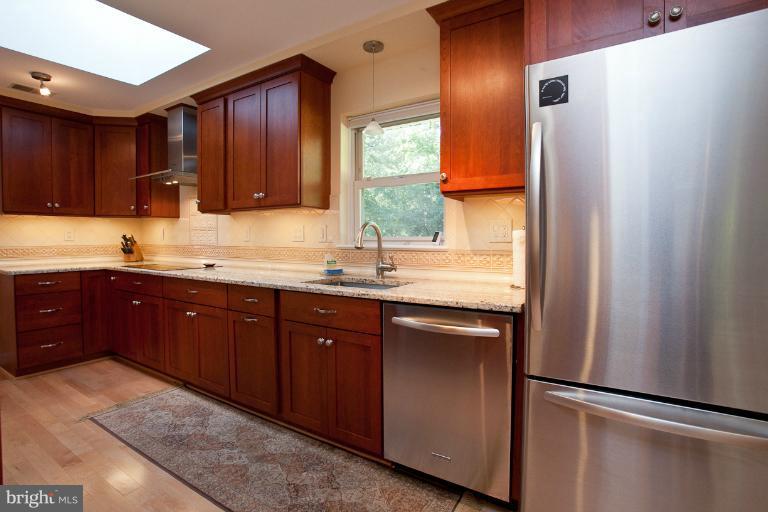 300 Stonington Road Silver Spring, MD 20902 - Photo 22 of 30 Thoroughly updated kitchen