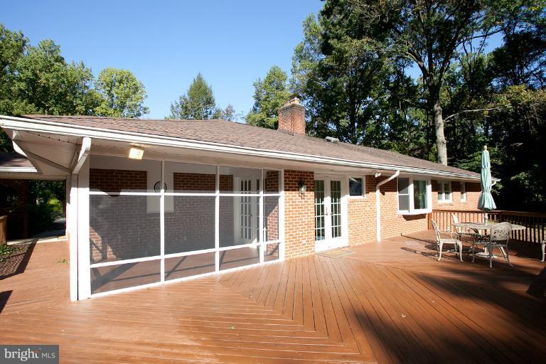 300 Stonington Road Silver Spring, MD 20902 - Photo 27 of 30 Oversized Deck