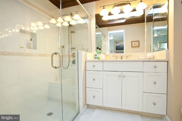 300 Stonington Road Silver Spring, MD 20902 - Photo 10 of 30 Bath (Master)