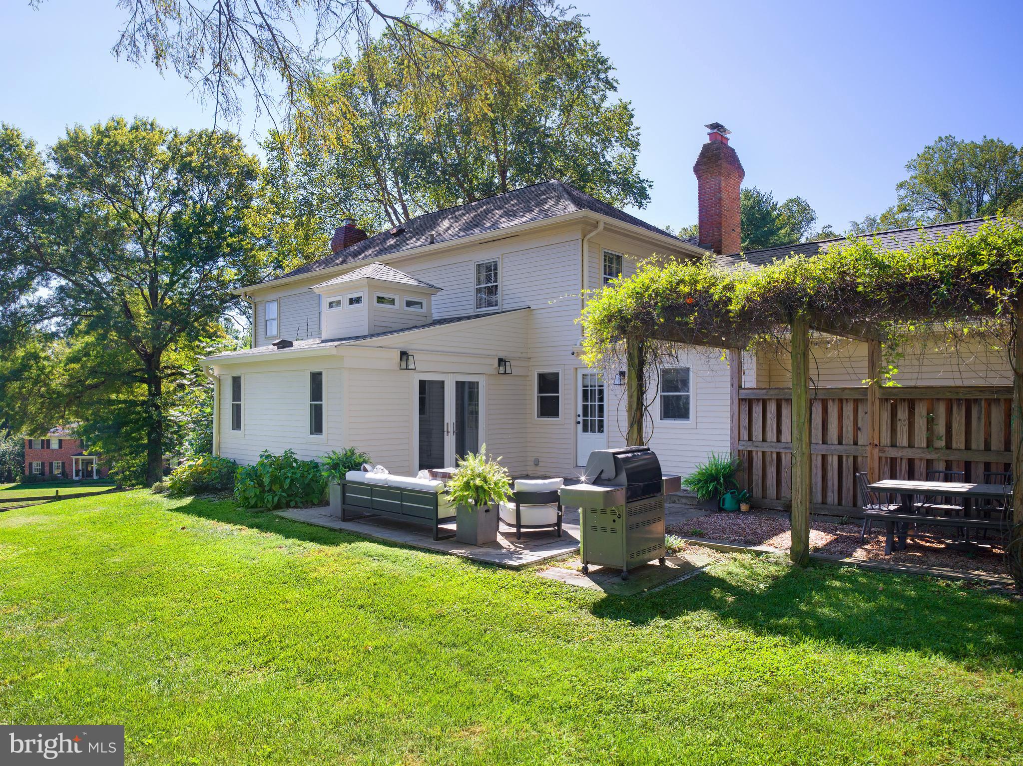 813 Hunt Road Newtown Square, PA 19073 - Photo 19 of 49 a backyard of a house with seating space