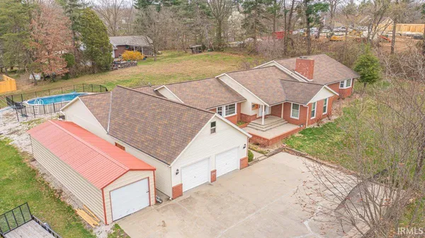 $475,000 | 303 South Washington Street, Huntingburg, IN 47542