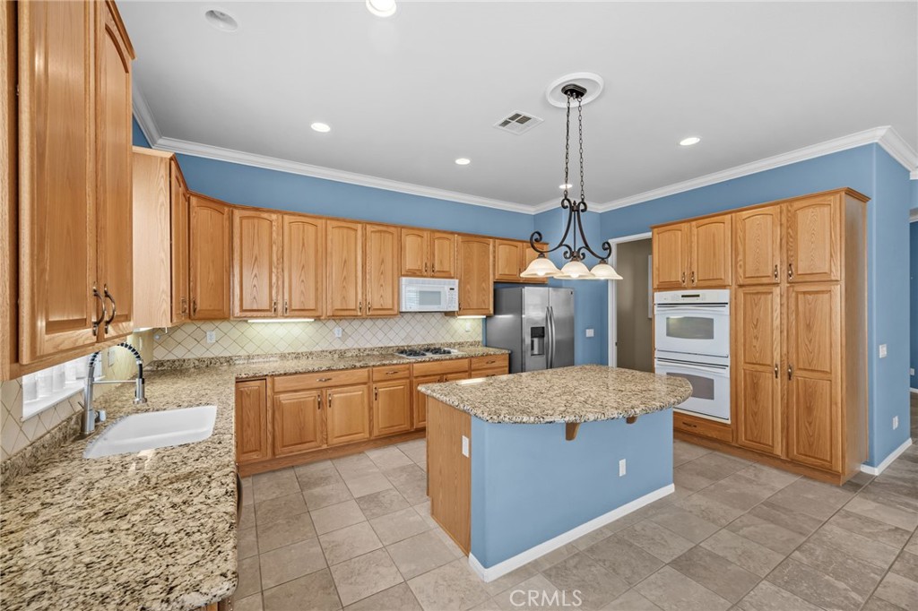 979 Ironwood Road Beaumont, CA 92223 - Photo 11 of 42