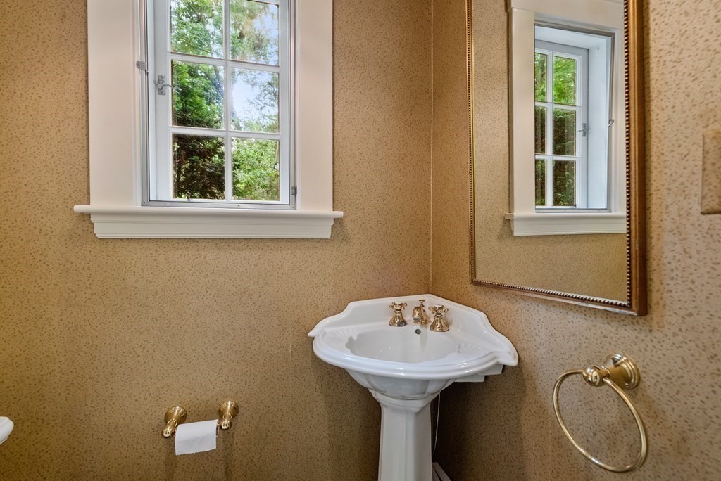 35 Fenwick Road Newton, MA 02468 - Photo 28 of 33