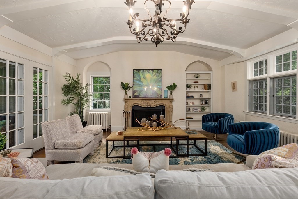 35 Fenwick Road Newton, MA 02468 - Photo 4 of 33