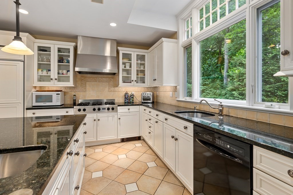 35 Fenwick Road Newton, MA 02468 - Photo 9 of 33