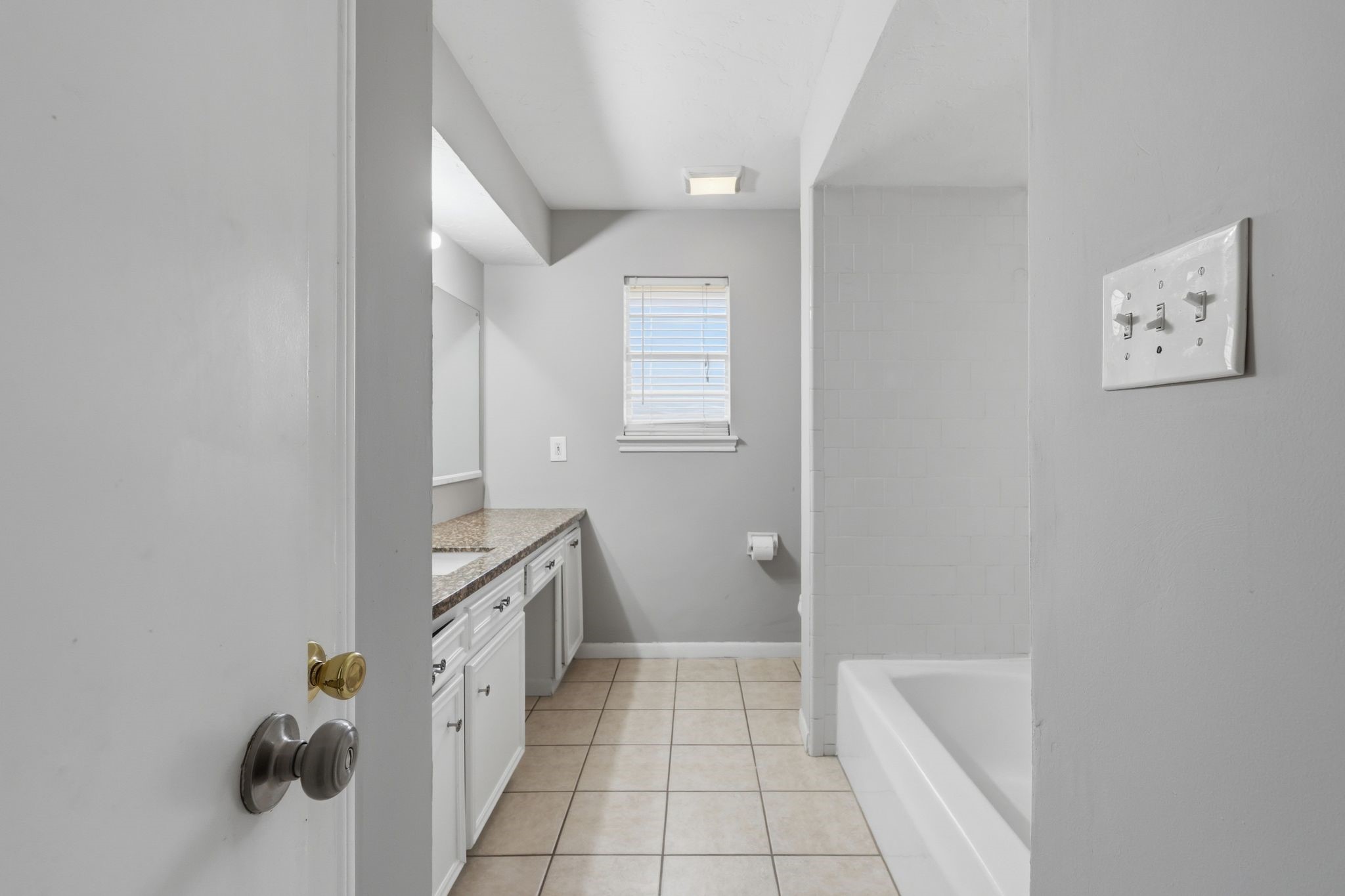 25611 Timberlane Drive Spring, TX 77386 - Photo 26 of 38 a bathroom with a tub sink and mirror