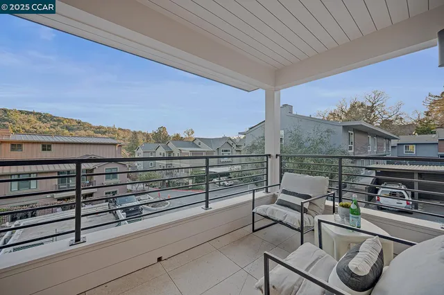 $2,150,000 | 3742 Mt Diablo Boulevard, Unit WOODHAVEN 2A, Lafayette, CA 94549