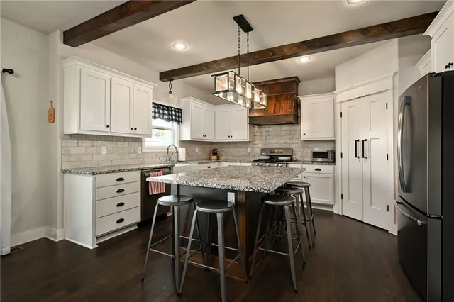 $535,000 | 1805 Northwest Tayler Court, Grain Valley, MO 64029