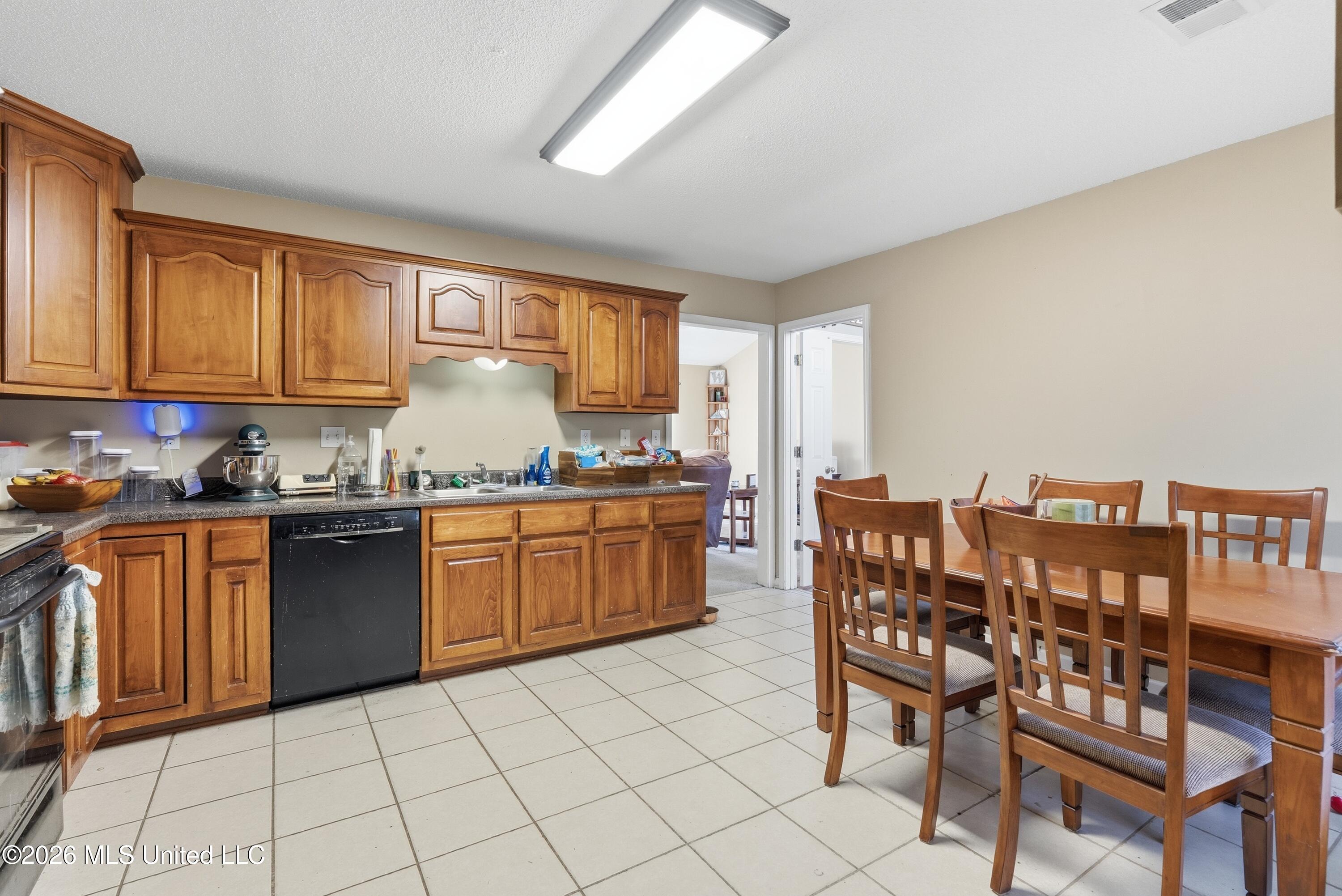 7843 Randolph Cove Walls, MS 38680 - Photo 11 of 27 Michele_008