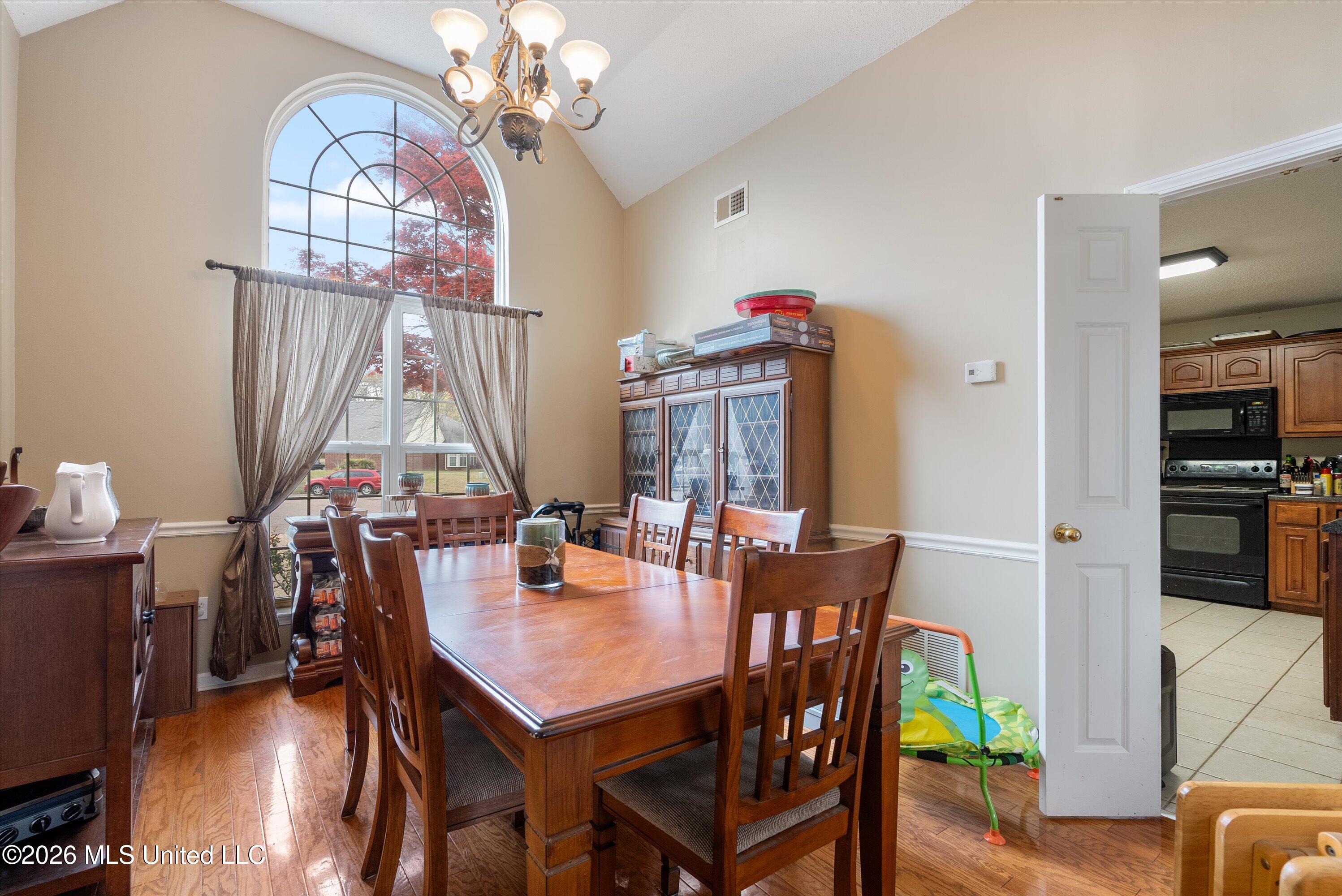 7843 Randolph Cove Walls, MS 38680 - Photo 12 of 27 09-Dining