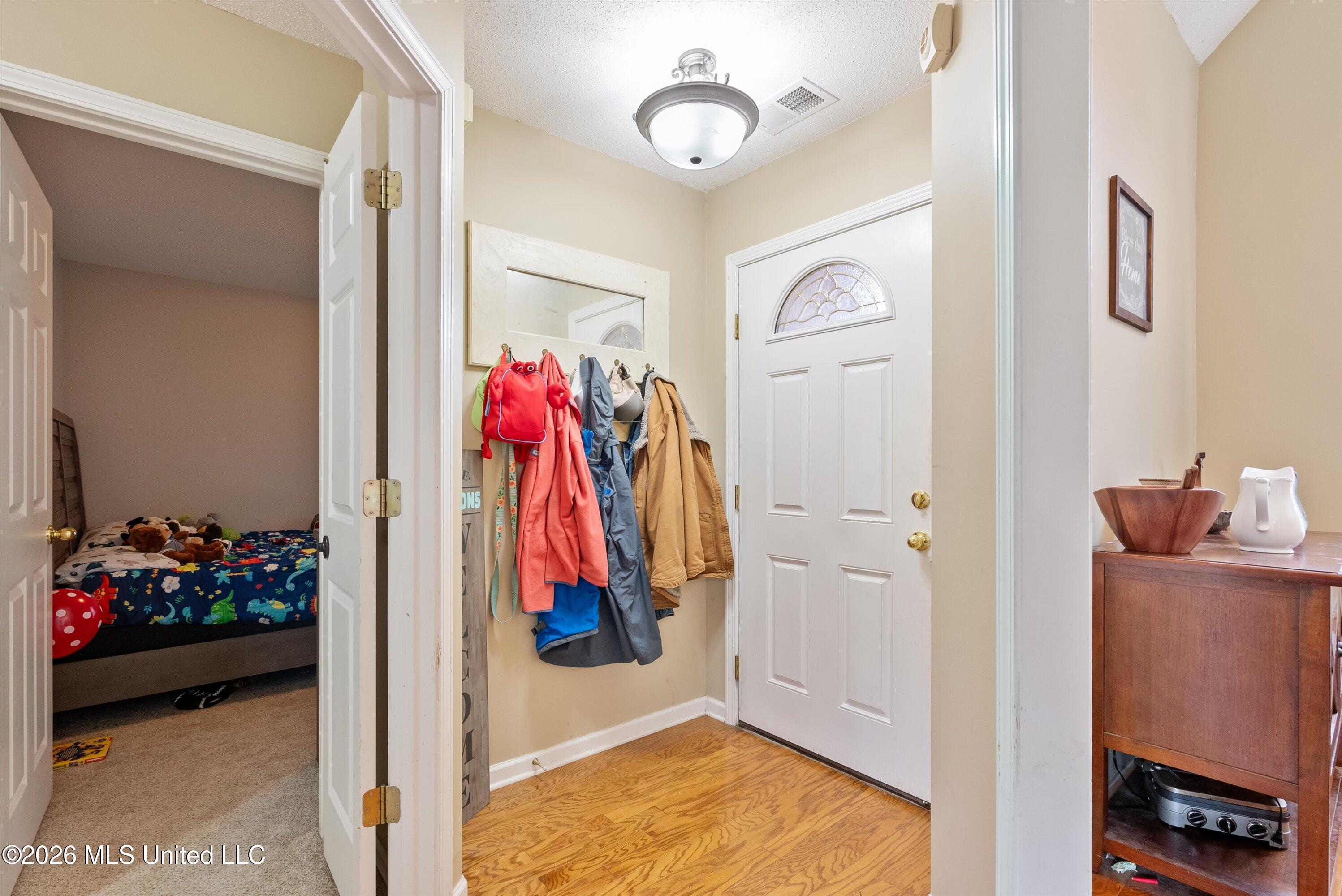 7843 Randolph Cove Walls, MS 38680 - Photo 5 of 27 05-Entryway