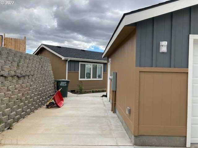 3119 Southwest River View Drive Pendleton, OR 97801 - Photo 3 of 28