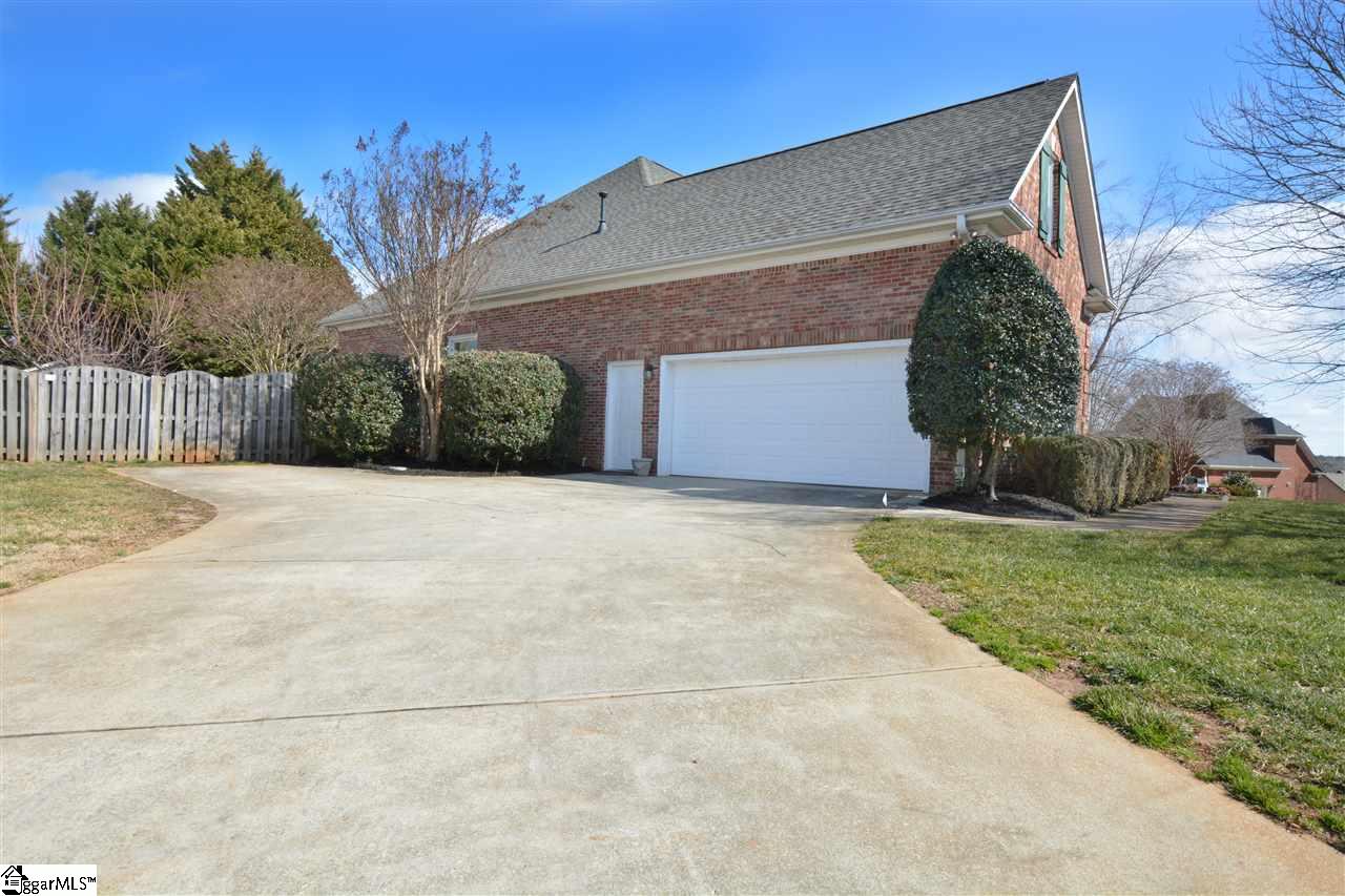 402 Park Ridge Circle Greer, SC 29651 - Photo 5 of 36 Gallery Image 5