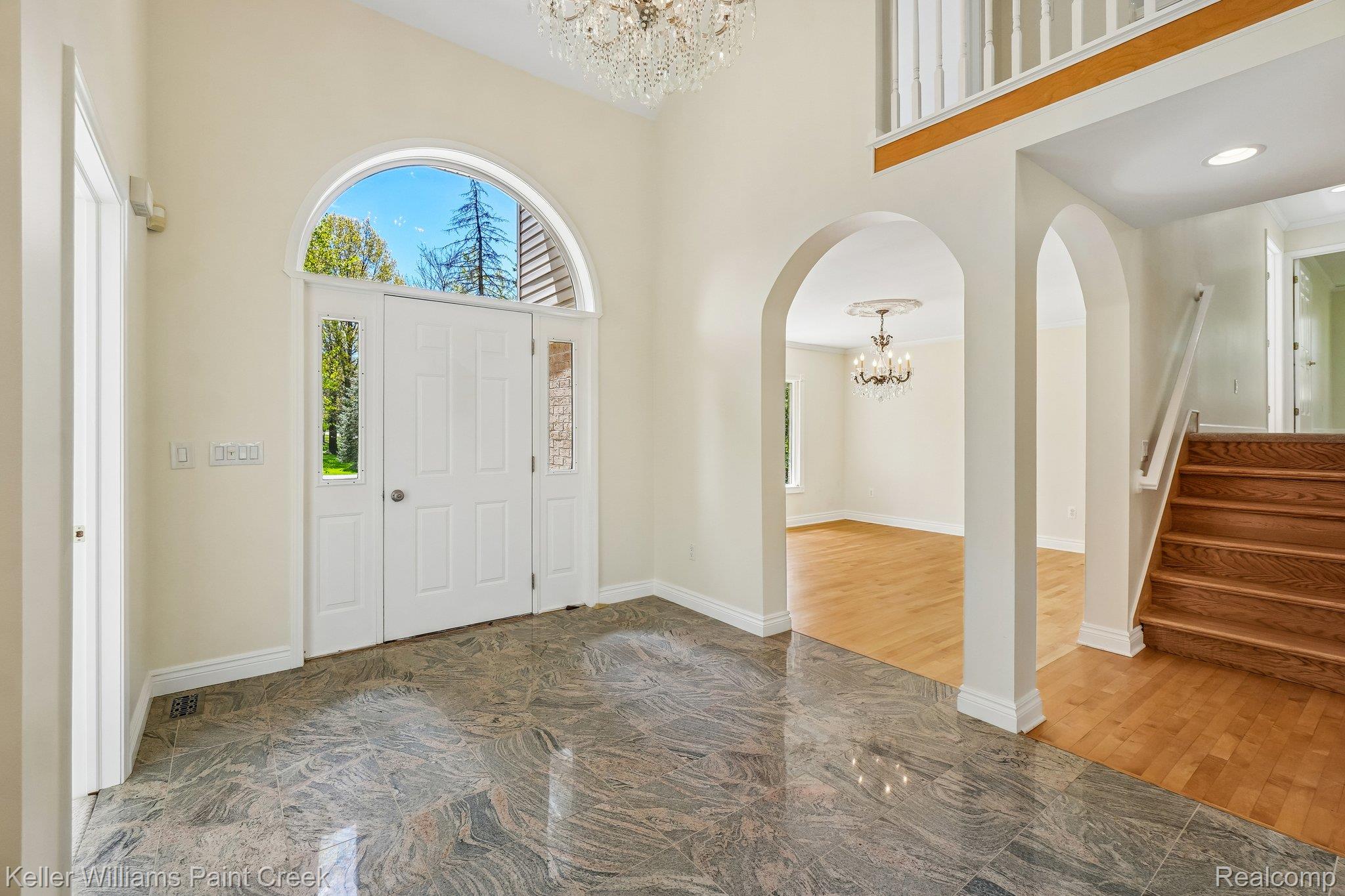 1358 Potomac Drive Rochester, MI 48306 - Photo 2 of 24 Grand 2 Story Entryway