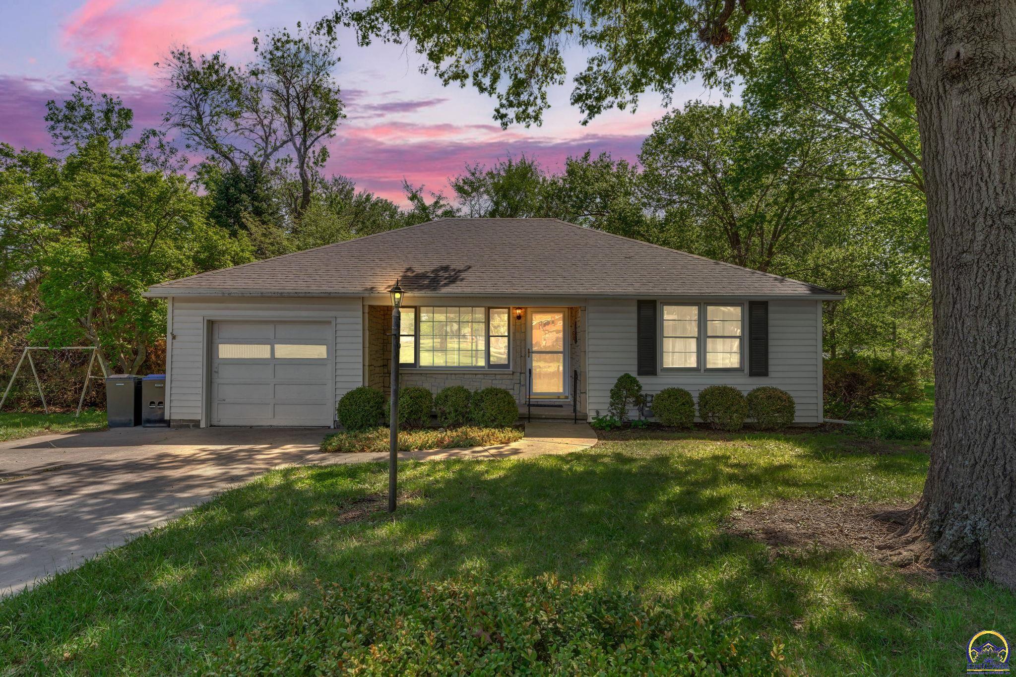 2008 Southwest Broadview Drive Topeka, KS 66615 - Photo 3 of 26