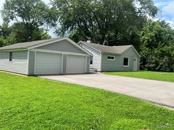 $134,500 | 117 Edgewood Drive, Belleville, IL 62223