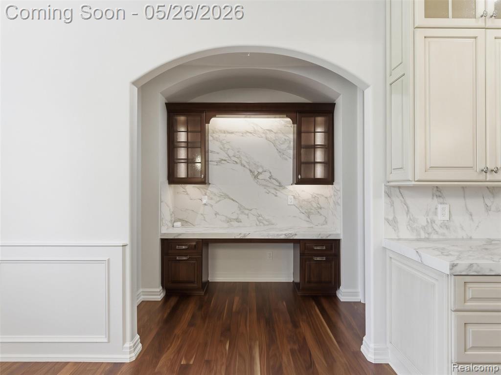 2475 Creekside Court Rochester, MI 48306 - Photo 10 of 53