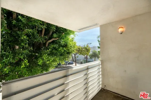 $985,000 | 1129 Larrabee Street, Unit 6, West Hollywood, CA 90069