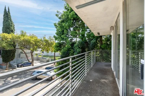 $985,000 | 1129 Larrabee Street, Unit 6, West Hollywood, CA 90069