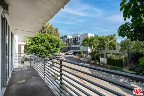 $985,000 | 1129 Larrabee Street, Unit 6, West Hollywood, CA 90069