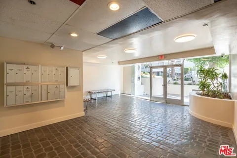 $985,000 | 1129 Larrabee Street, Unit 6, West Hollywood, CA 90069