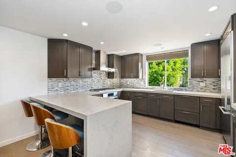 $985,000 | 1129 Larrabee Street, Unit 6, West Hollywood, CA 90069