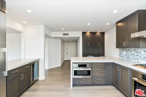 $985,000 | 1129 Larrabee Street, Unit 6, West Hollywood, CA 90069