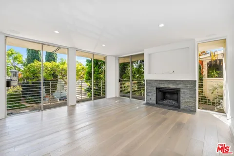 $985,000 | 1129 Larrabee Street, Unit 6, West Hollywood, CA 90069