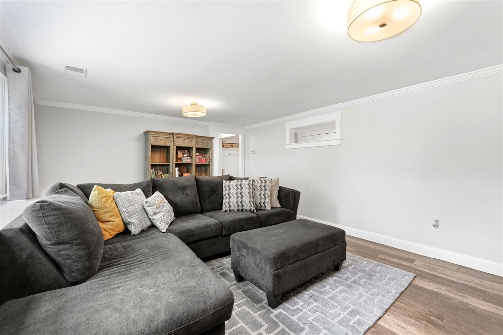109 Linden Street Needham, MA 02492 - Photo 14 of 20 Gallery Image 14