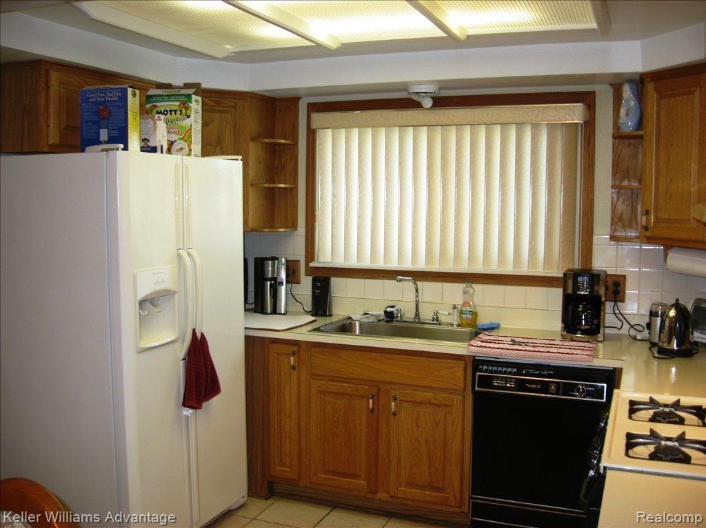 35588 Shell Drive Sterling Heights, MI 48310 - Photo 14 of 16 Kitchen