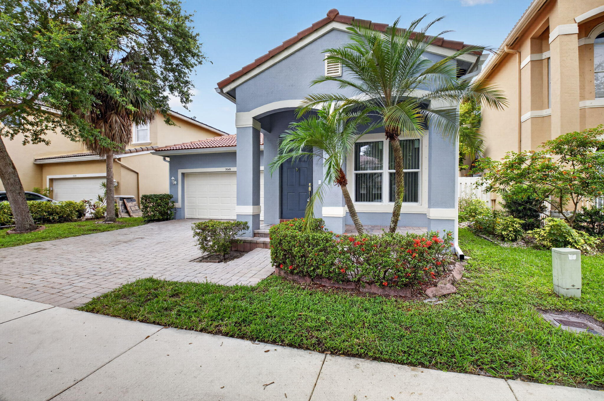 5049 Sancerre Circle Lake Worth, FL 33463 - Photo 4 of 48 3-web-or-mls-DSC_1409