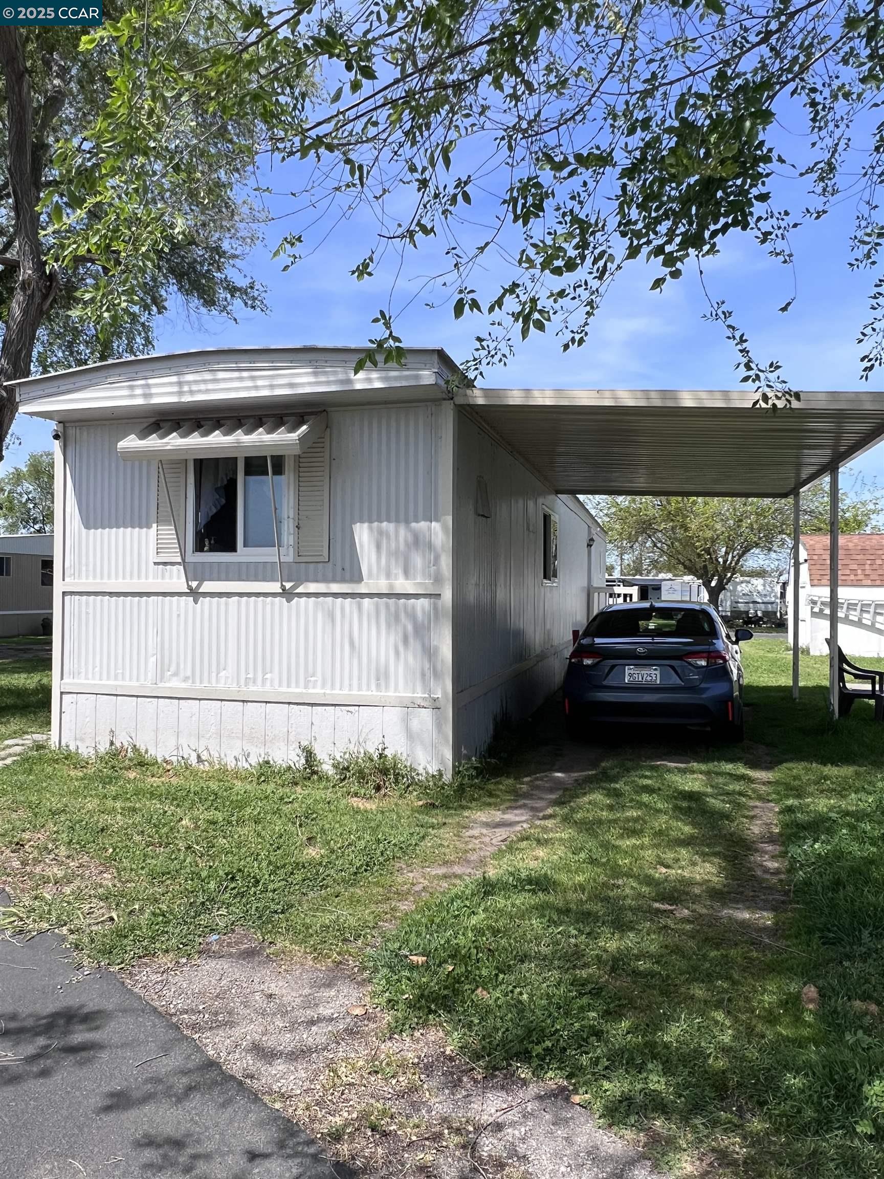 a view of a back yard of the house