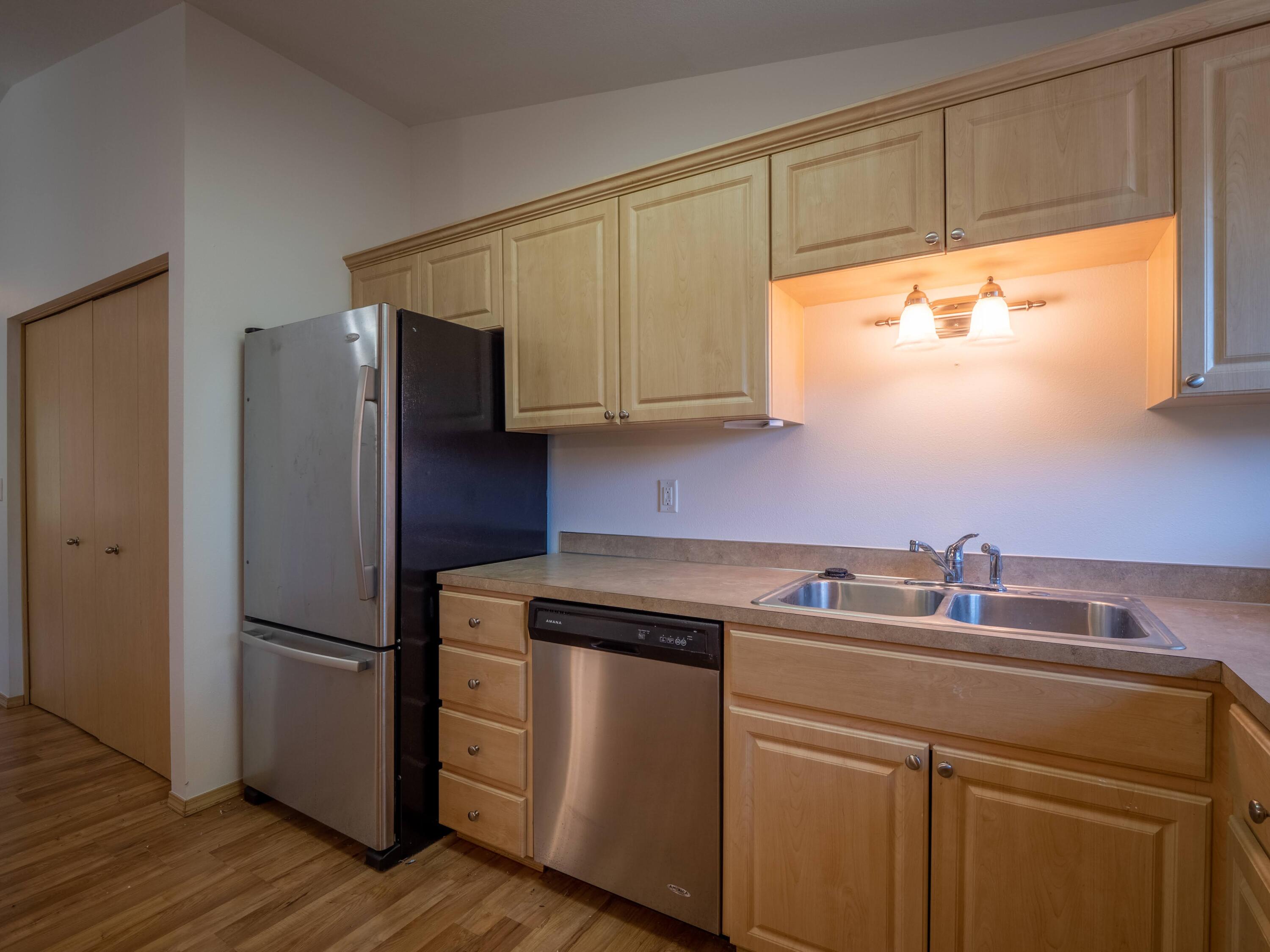 2106 Delta Waters Road Medford, OR 97504 - Photo 7 of 32 Kitchen 5