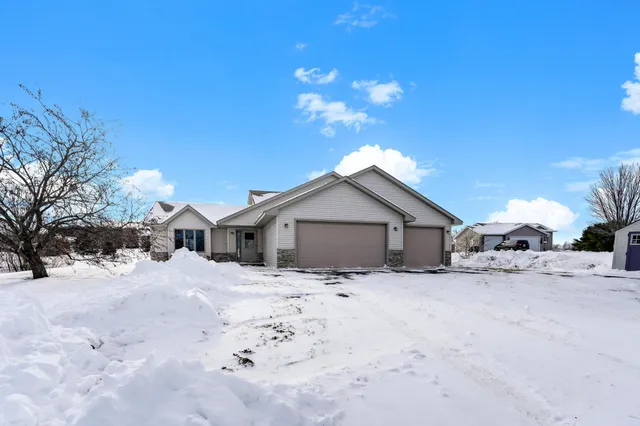 $380,000 | 1637 87th Avenue, Hammond, WI 54015