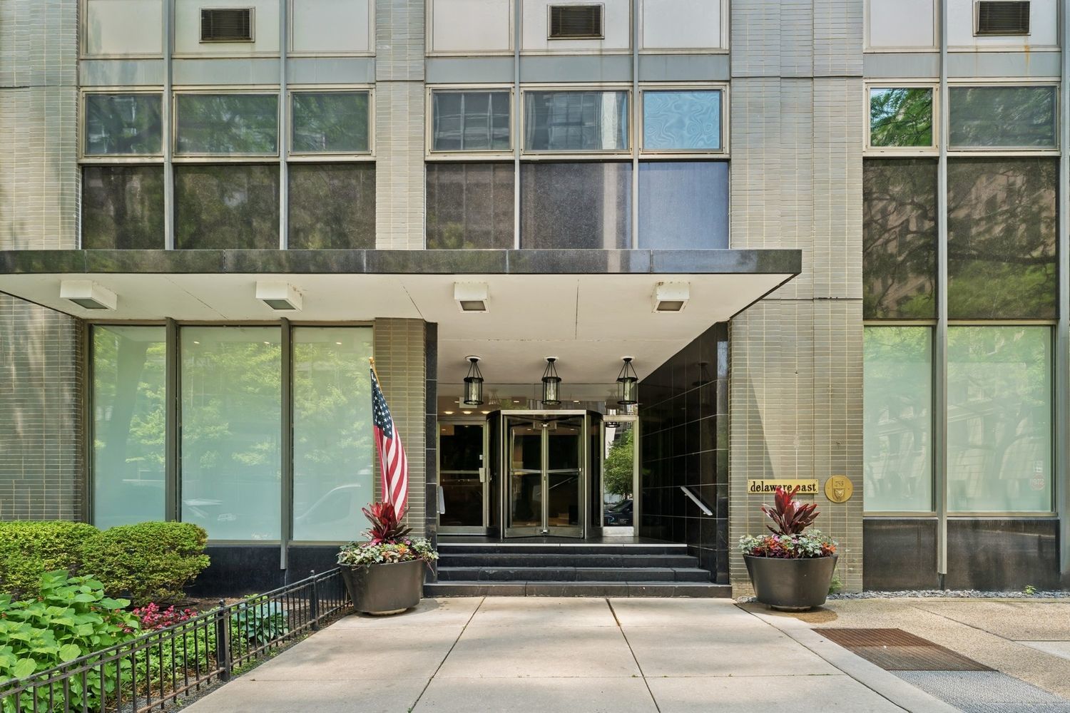 253 East Delaware Place, Unit 22B Chicago, IL 60611 - Photo 12 of 14