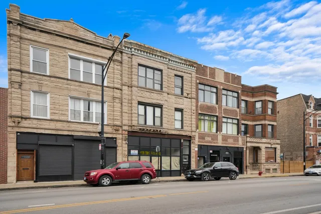 $900,000 | 2140 West Cermak Road, Chicago, IL 60608