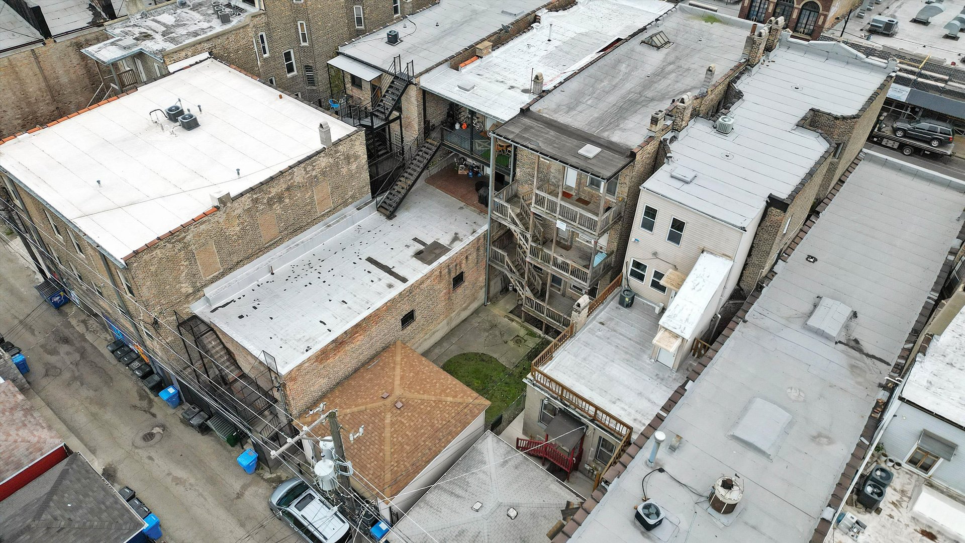 2140 West Cermak Road Chicago, IL 60608 - Photo 37 of 43 an aerial view of a residential houses with outdoor space