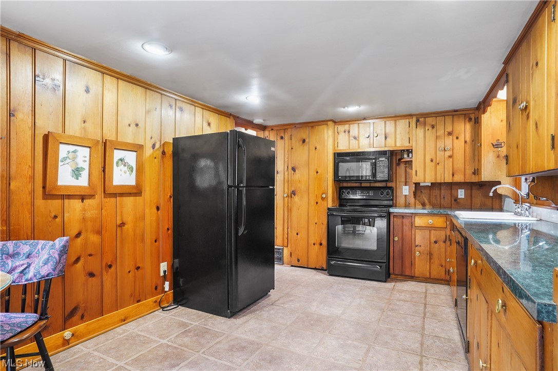 2903 Lee Road Silver Lake, OH 44224 - Photo 12 of 31
