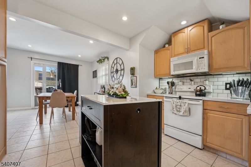 37 Mary Street Lodi, NJ 07644 - Photo 6 of 28