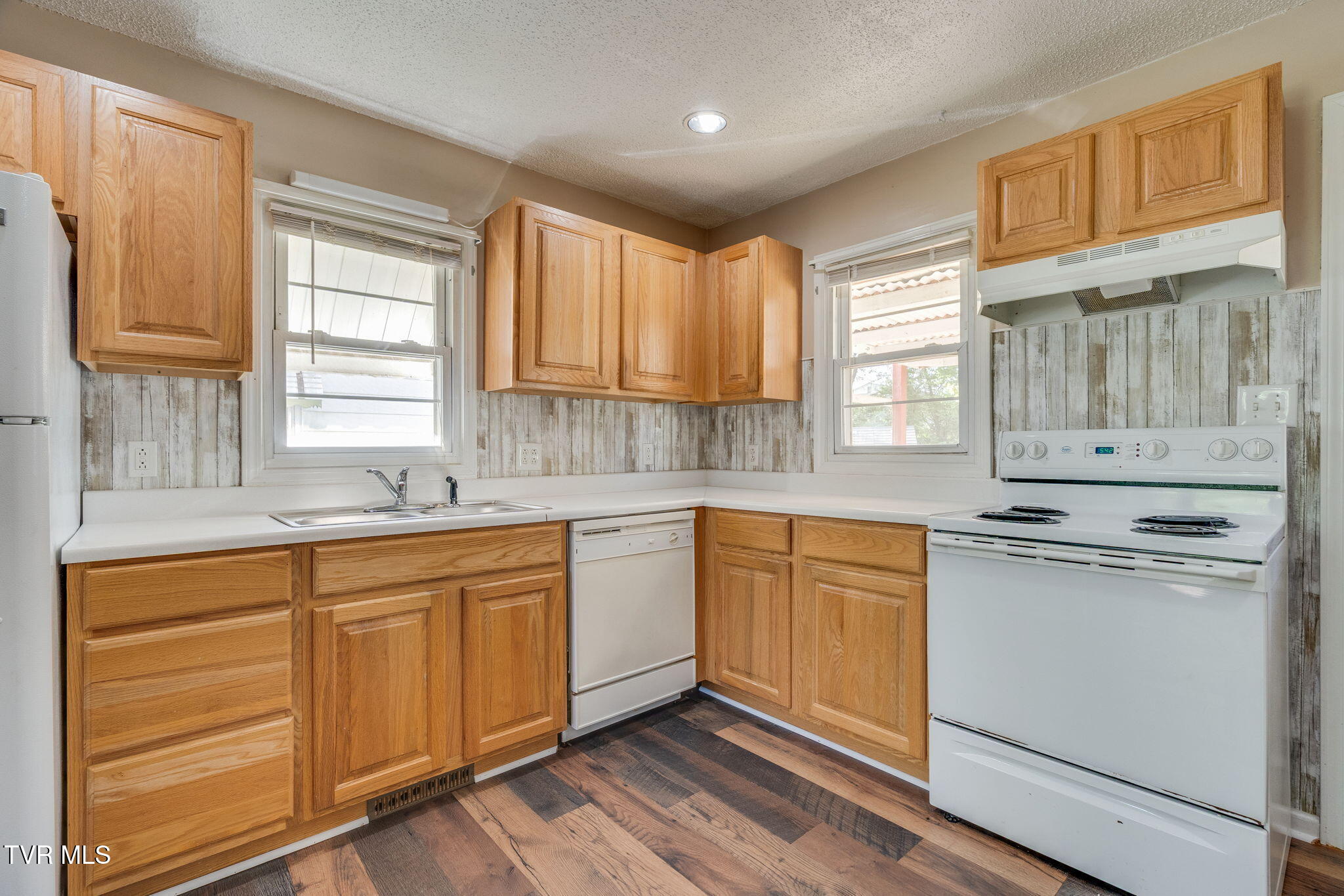 111 West E Street Elizabethton, TN 37643 - Photo 11 of 25 011
