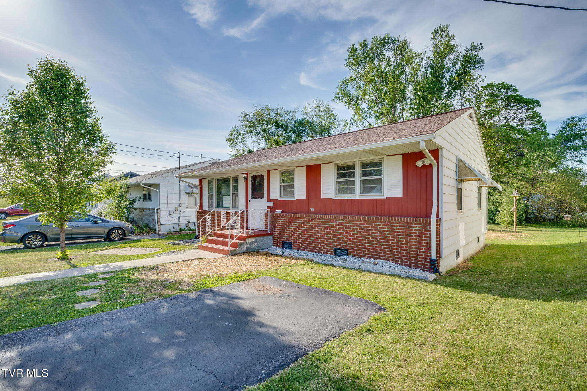 111 West E Street Elizabethton, TN 37643 - Photo 3 of 25 003