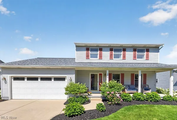$325,000 | 125 Queen Anne Circle, Elyria, OH 44035
