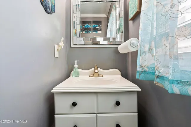 $310,000 | 102 Lakeshore Drive, Lake Waccamaw, NC 28450