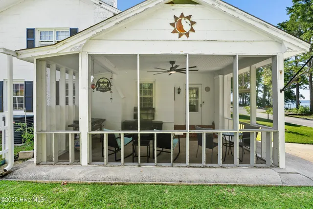 $310,000 | 102 Lakeshore Drive, Lake Waccamaw, NC 28450