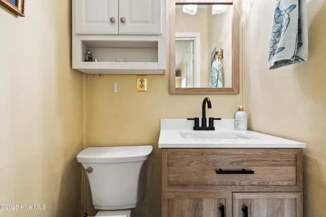 $310,000 | 102 Lakeshore Drive, Lake Waccamaw, NC 28450