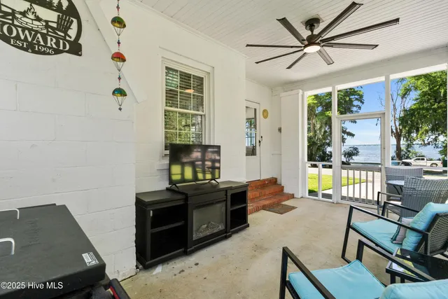 $310,000 | 102 Lakeshore Drive, Lake Waccamaw, NC 28450