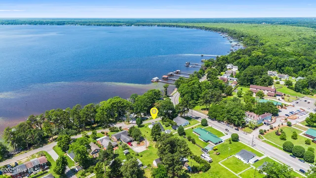 $310,000 | 102 Lakeshore Drive, Lake Waccamaw, NC 28450