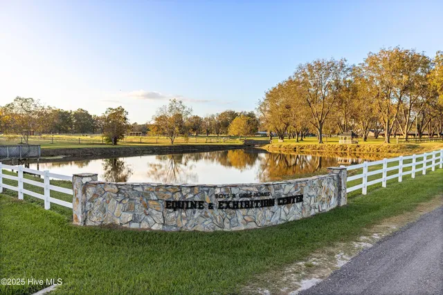 $310,000 | 102 Lakeshore Drive, Lake Waccamaw, NC 28450