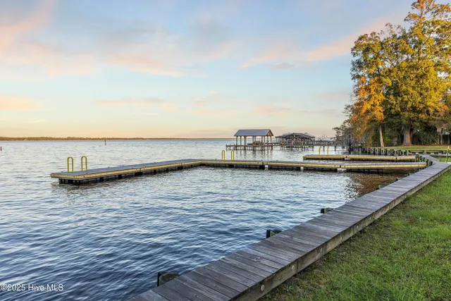 $310,000 | 102 Lakeshore Drive, Lake Waccamaw, NC 28450